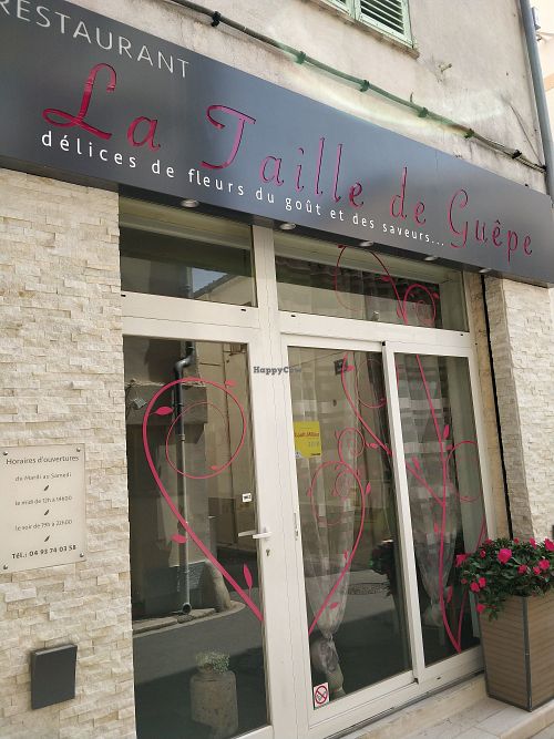 The front at La Taille de Guepe in Antibes