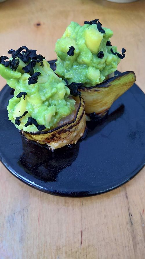 Eggplant sushi with yummy seaweed crunchies and avocado at Youmiko Vegan Sushi - Hoża in Warsaw