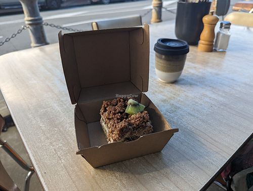 Raw kiwifruit slice at Ritual Coffee Company in Blenheim