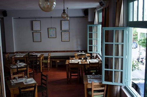   salads, soups, sweets, juices and coffee drinks. Uses organic hemp in recipes and drinks. Offers vegan choices, including pizza, pasta, juices and more. Uses only extra virgin olive oil from Crete, sea salt and stevia sweetener (instead of sugar).  at Mystic All Day Cafe in Athens