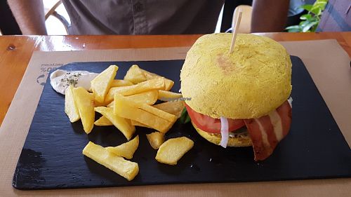 Burger at Hicuri in Granada