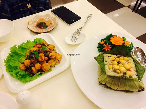 Cereal rice in lotus leaf and mixed seafood at Loving Hut Hoa Dang in Hanoi