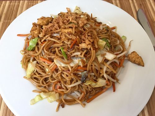 Noodles with tofu and vegetables at Loving Hut in Hamburg