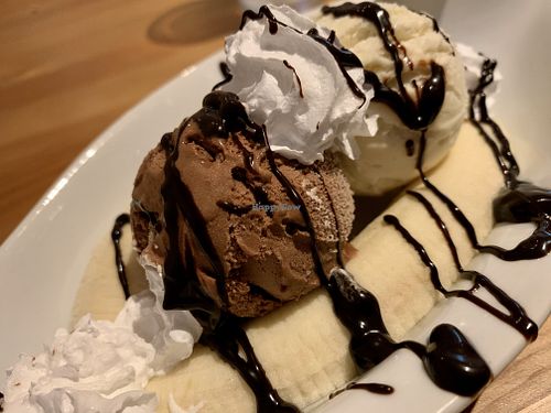 banana split (vegan) at Loving Hut in Hamburg
