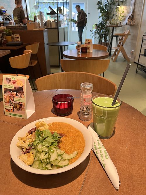 Sweet potato bowl and green smoothie   at SLA - Voorstraat in Utrecht