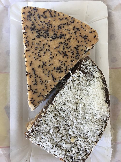 Raw cakes at Veggie Nyers in Budapest