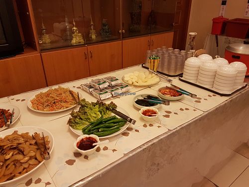 Some Korean side dishes, seaweed and fruits at Jeoksubang - 적수방 in Seoul