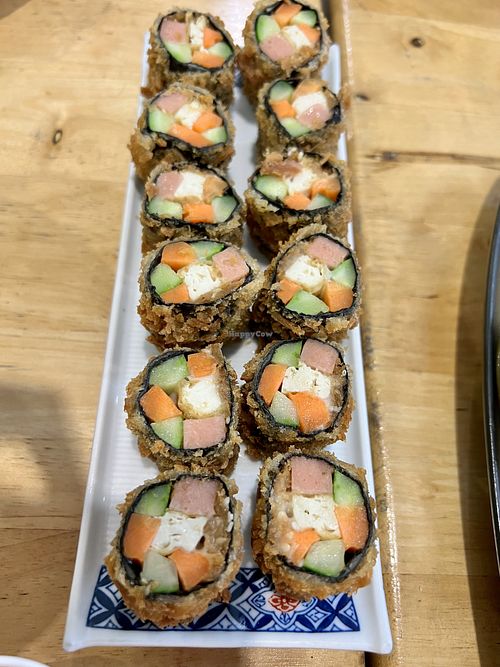 ปอเปี๊ยะฮ่องเต้ Fried special seaweed rolls #Veganuary at Veggie Chef in Bangkok