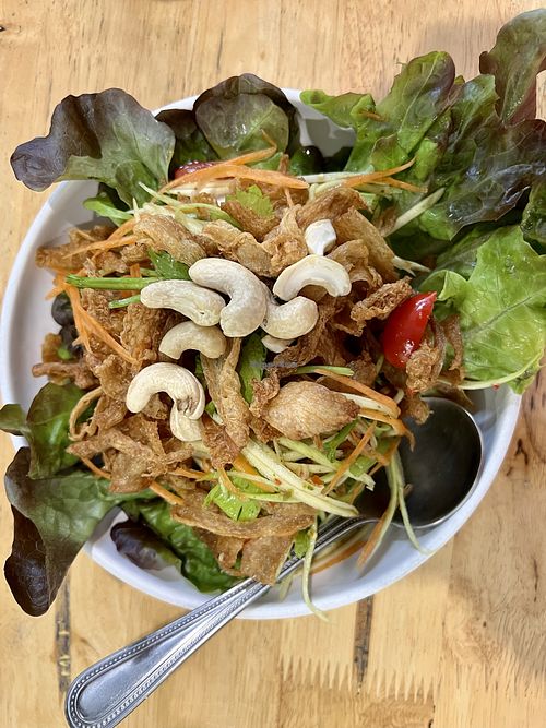 Crispy ‘chicken’ spicy salad #Veganuary at Veggie Chef in Bangkok