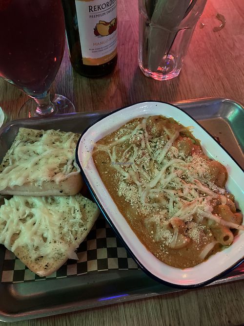 Chipotle Mac n cheese with vegan garlic cheese bread   at Lucky Pig - Paradise Palms in Edinburgh