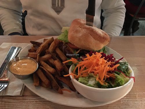 BBQ burger at MeeT in Gastown in Vancouver