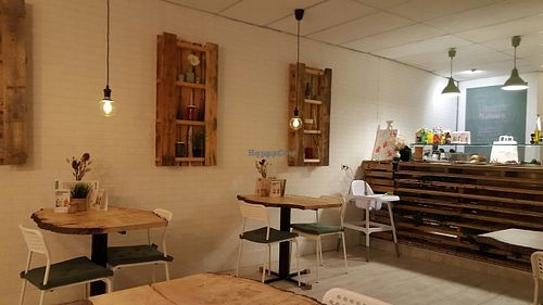 Fresh looking with lovely wooden tables at Hoezo in Leiden
