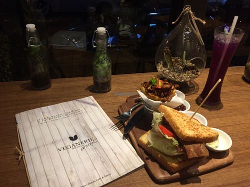 BLT with BBQ pulled pork topped fries at Veganerie Concept - Benjasiri Park in Bangkok