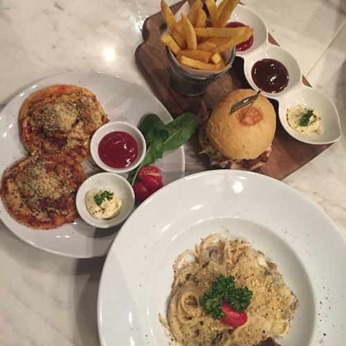 Dinner at Veganerie Concept - Benjasiri Park in Bangkok