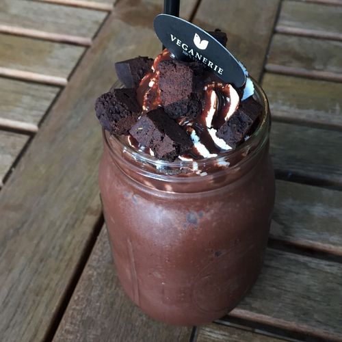 Vegan Brownie Smoothie at Veganerie Concept - Benjasiri Park in Bangkok