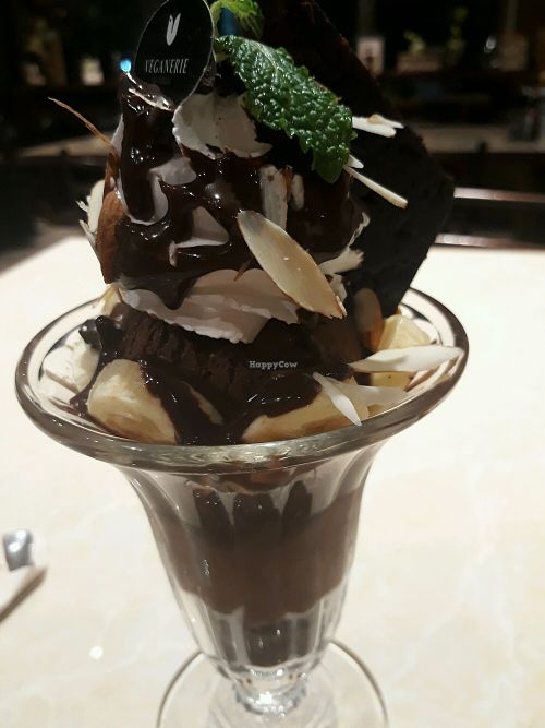 Amazing Chocolate Brownie Sundae at Veganerie Concept - Benjasiri Park in Bangkok