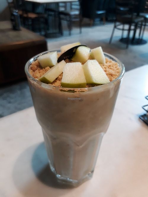 Apple crumble soy yoghurt smoothie at Veganerie Concept - Benjasiri Park in Bangkok