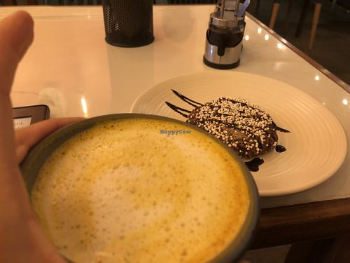 Galleta de cacao y leche dorada at La Pitahaya Vegana in Mexico City