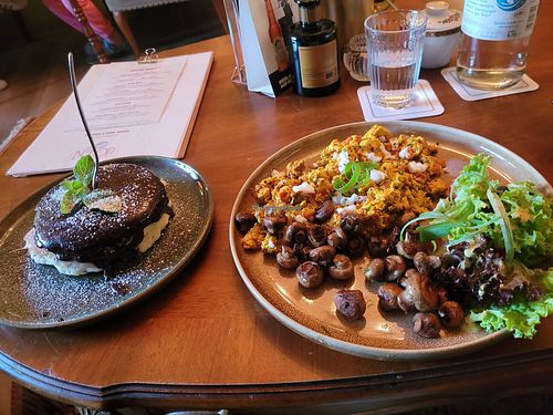 Vegan Pancakes & Scrambled Tofu with mushrooms at PAN's Bebop in Essen