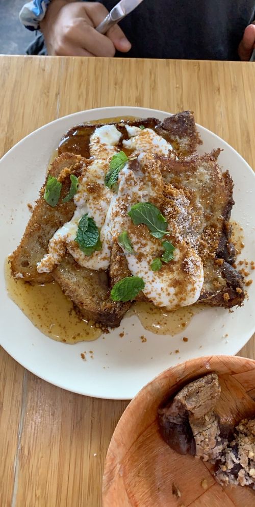 Fench toast (weekend brunch) at Juicy Brew - Kaimuki in Honolulu