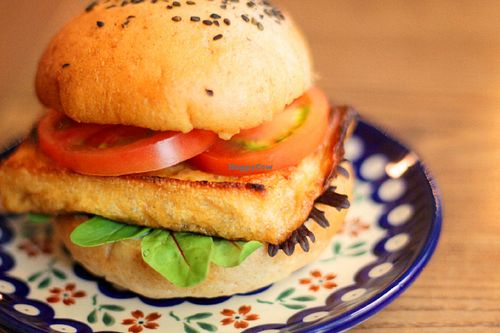 tofu burger at Salunpowaku in Minoo