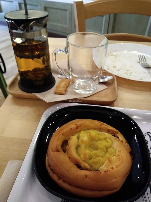  pastry with cream center and raisins at Canape Incontro in Bologna