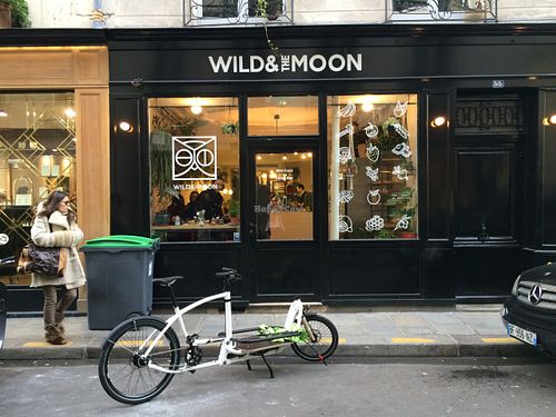 Front of restaurant at Wild & The Moon - rue Charlot in Paris