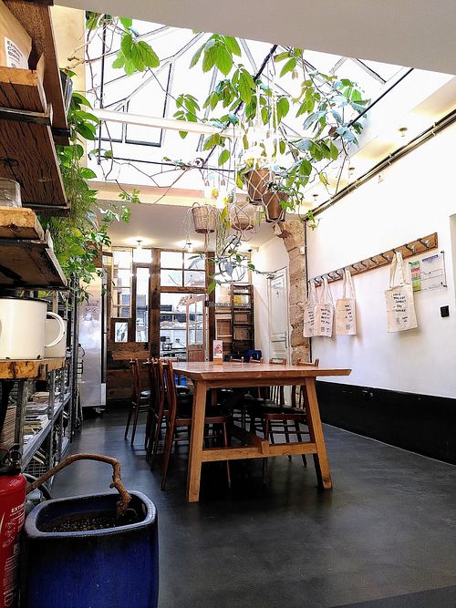 Eat-in space at Wild & The Moon - rue Charlot in Paris