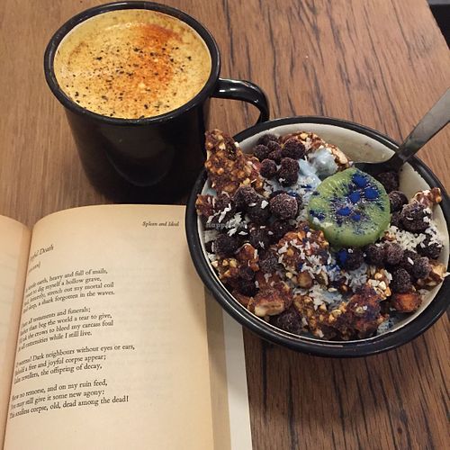 Blue smoothie bowl  at Wild & The Moon - rue Charlot in Paris