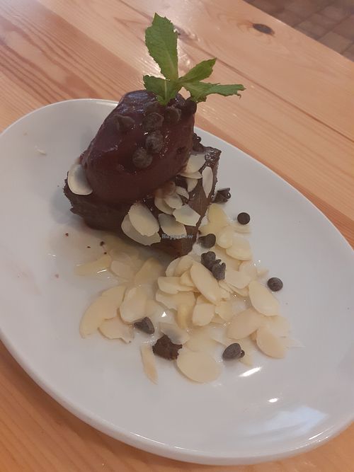 Brownie with acai icecream at Almalibre Acai Bar in Valencia