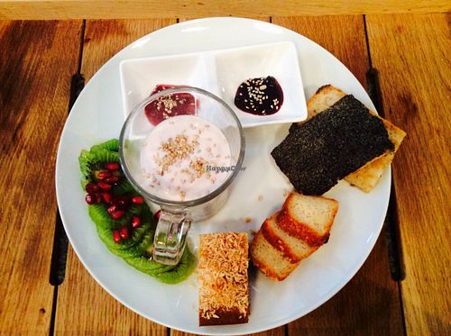 meal at Lula Cantine Bio & Veggie in Paris