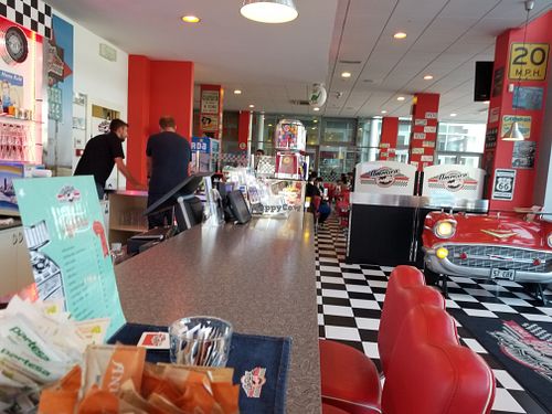 Like a Bizarro World Olive Garden at America Graffiti in Valsamoggia