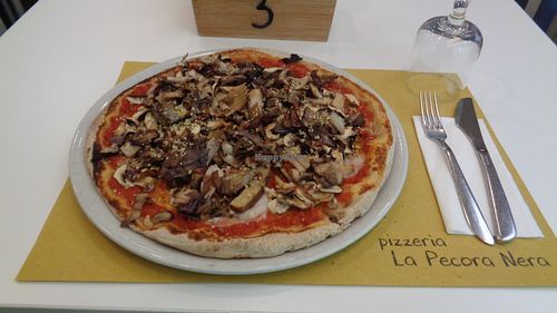 La canapa (hemp seed) pizza. at Pizzeria La Pecora Nera in Syracusa