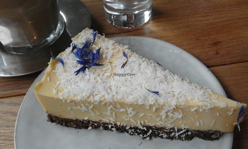 vegan mango cake at Koffie&Koffie in Ede