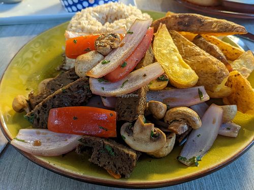 Lomo saltado de champiñones y seitan at Seitan Urban Bistro in Lima