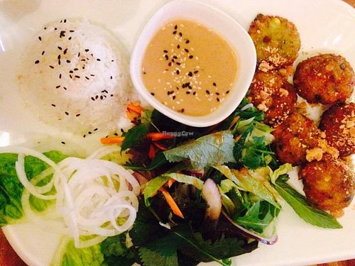 veggie balls with peanut dip at Zen House in Berlin