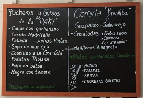 las op. veganas incluyen: croquetas, falafel, hummus y seitan. En cocina pueden hacerte algo si hablas con los camareros.//vegan options include: crowuetas, falafel, hummus and seitan. If you speak to the waiters they'll be happy to prepare something at El Atrakon in Madrid