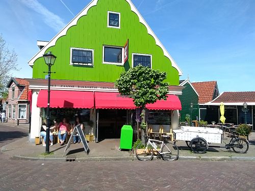 the outside at Het Zaanse Bakkertje / Dutch Vegan Bakery in Zaandijk