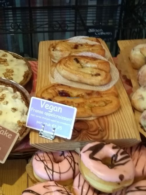 vegan pains au raisins  at Het Zaanse Bakkertje / Dutch Vegan Bakery in Zaandijk