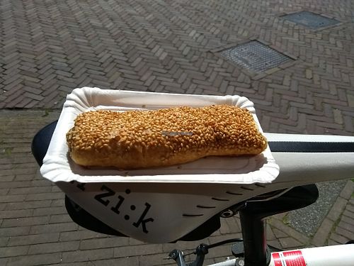 vegan mushroom sesame puff pastry at Het Zaanse Bakkertje / Dutch Vegan Bakery in Zaandijk
