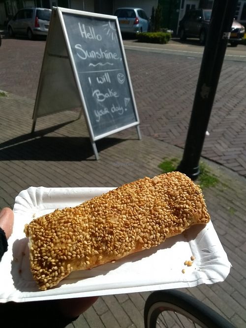 vegan mushroom sesame puff pastry at Het Zaanse Bakkertje / Dutch Vegan Bakery in Zaandijk