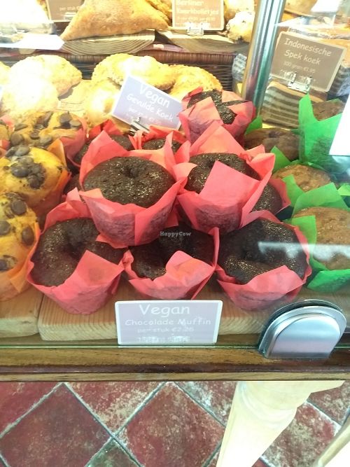 Vegan chocolate muffin at Het Zaanse Bakkertje / Dutch Vegan Bakery in Zaandijk
