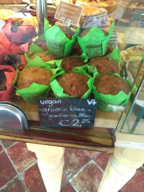 vegan ginger muffins 2,25 euros at Het Zaanse Bakkertje / Dutch Vegan Bakery in Zaandijk