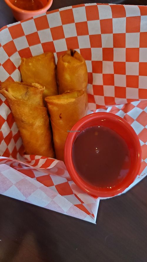 Egg rolls at Green Leaves in Los Angeles
