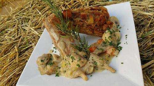 Bread dumplings with mushrooms at Leaf Food in Mannheim