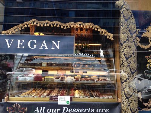 Shop window at Süssi Salon de Thé Francais in Vienna