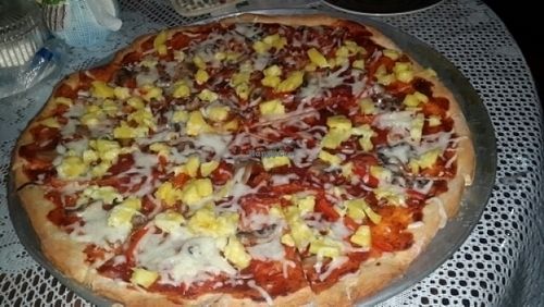 pizza hawallana at Veggies Pizza in Alajuela
