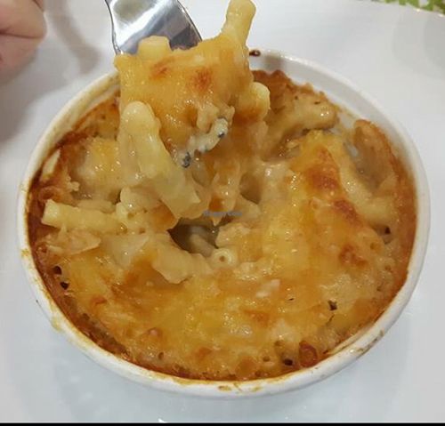mac&cheese with homemade vegan cheese  at Vegan Hero in Paris