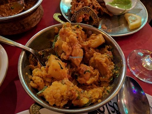 Aloo gobhi is vegan:) A little spicy though at Otsal - 옷살 in Seoul