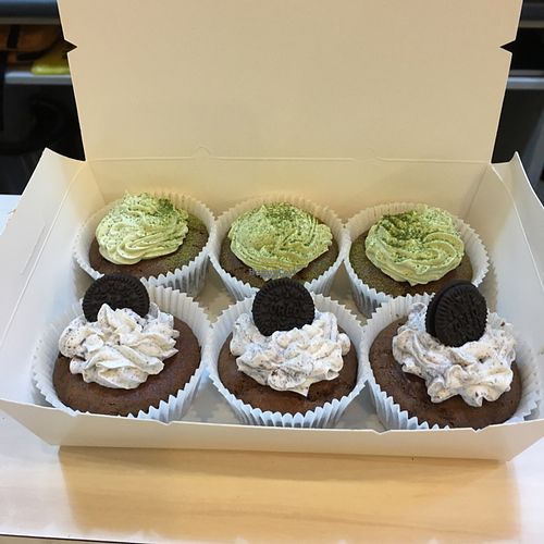 yummy cupcakes at Blue Bistro SG Cafe in Central Singapore